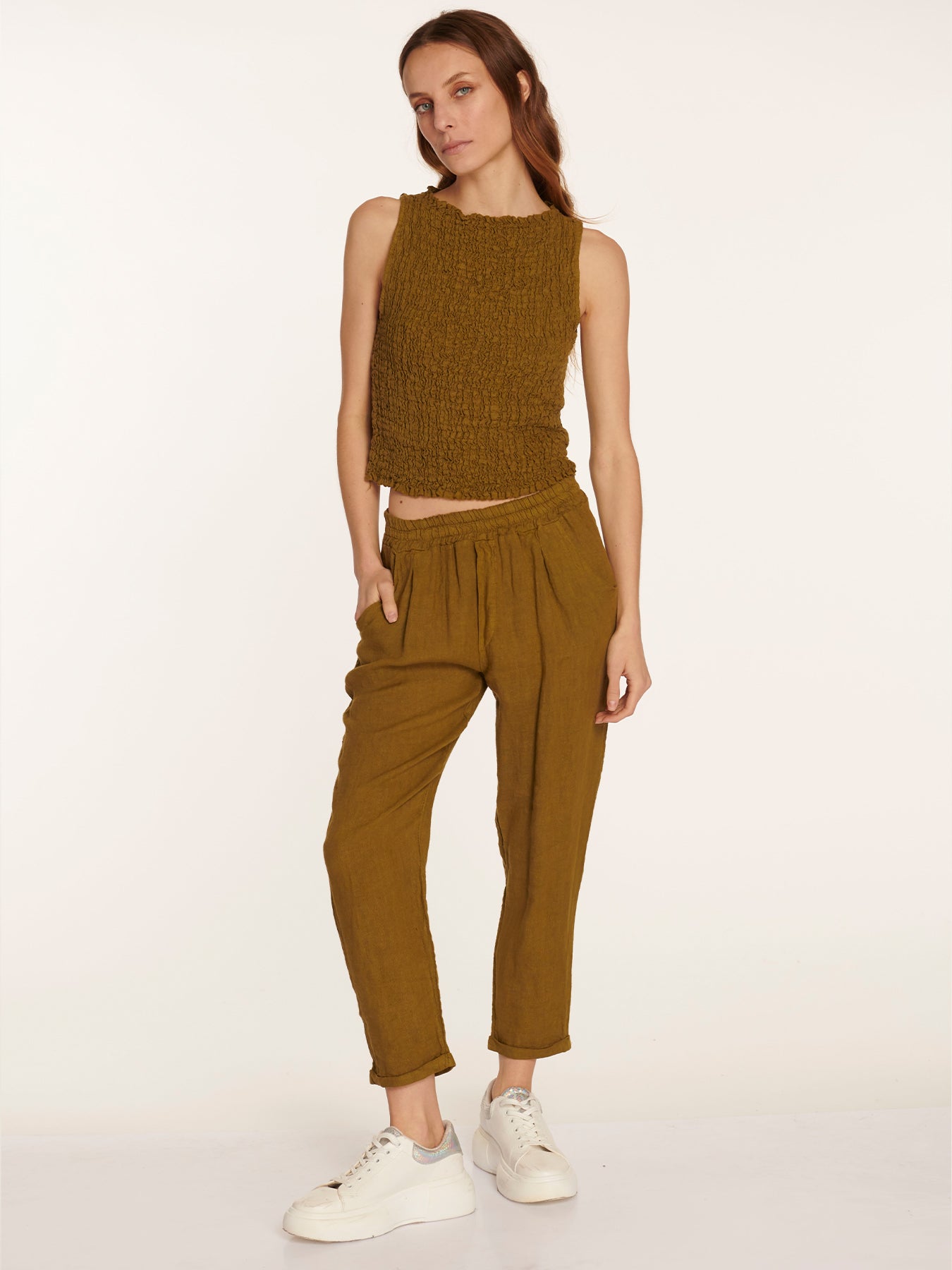 Top Amadea Oliva Leidiró