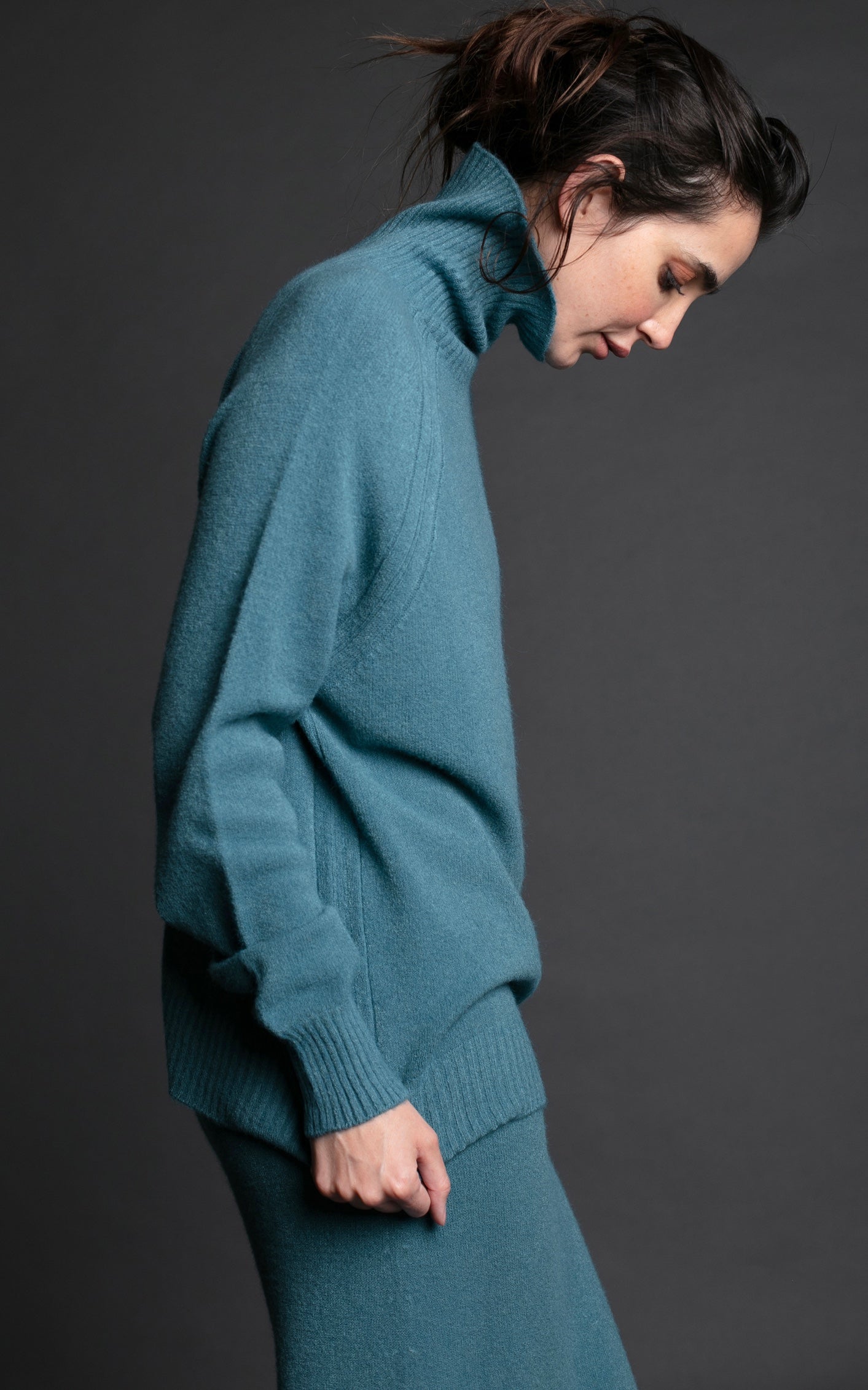 SWEATER SARA PETROLEO