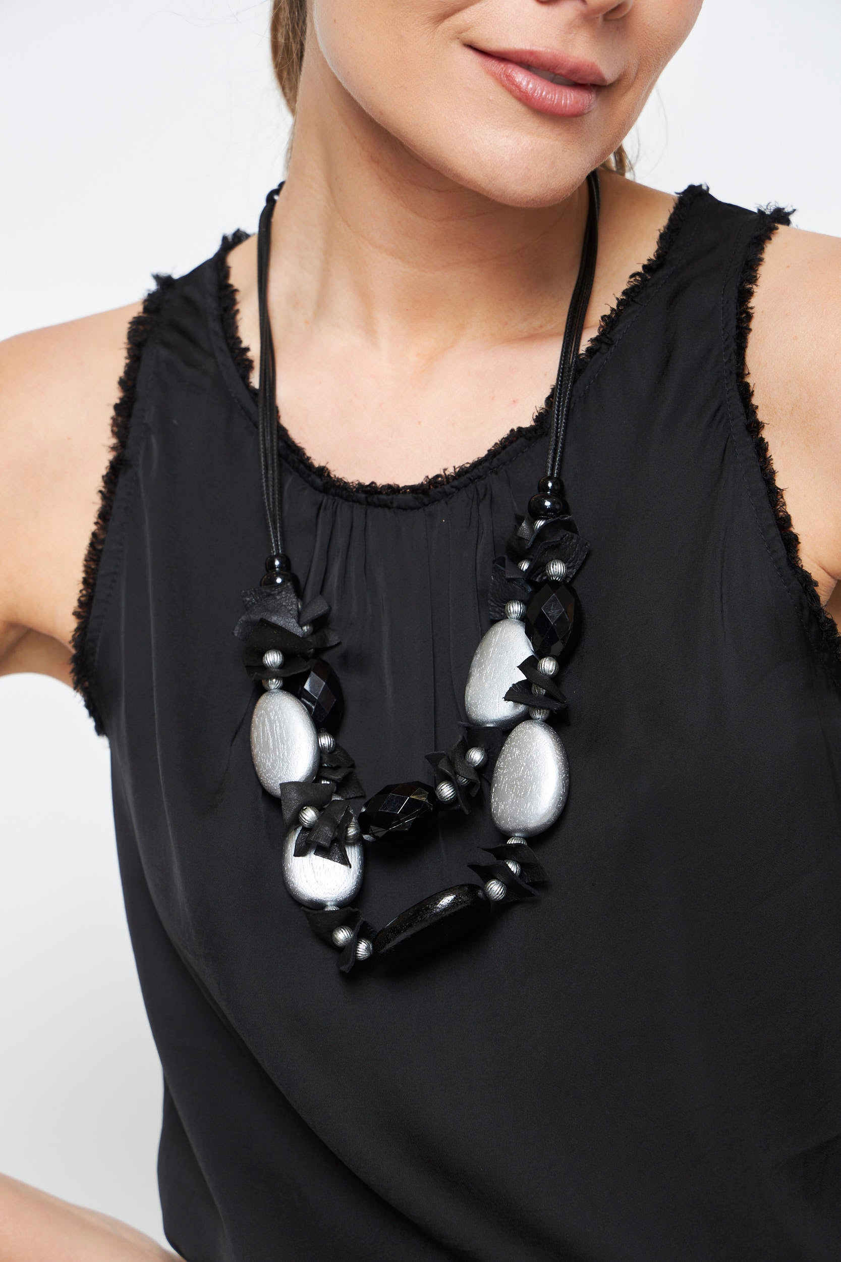 COLLAR ZORA NEGRO