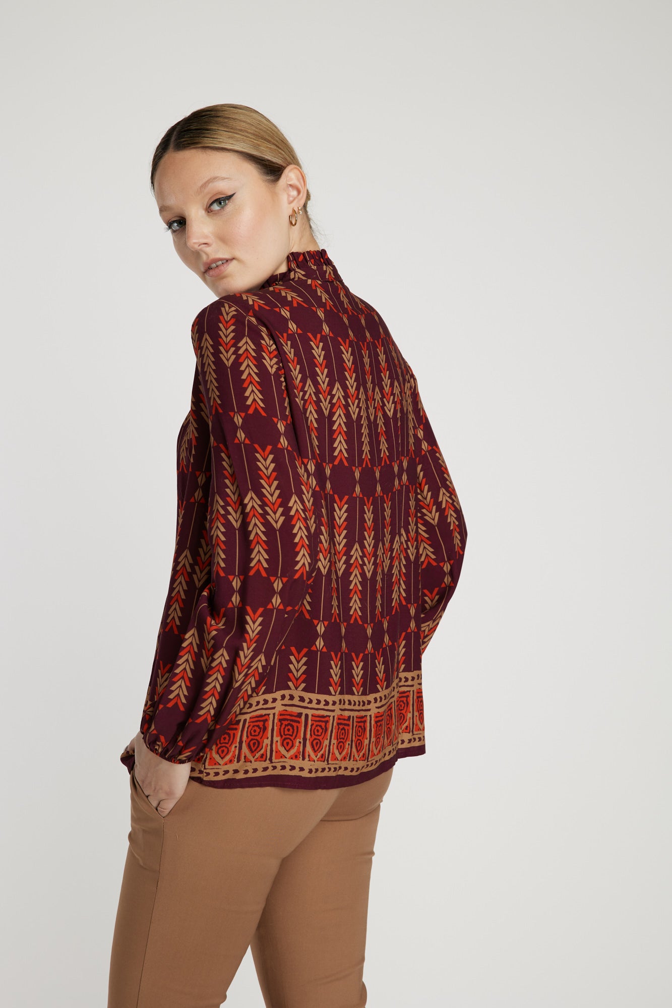 Blusa burdeo Leidiró