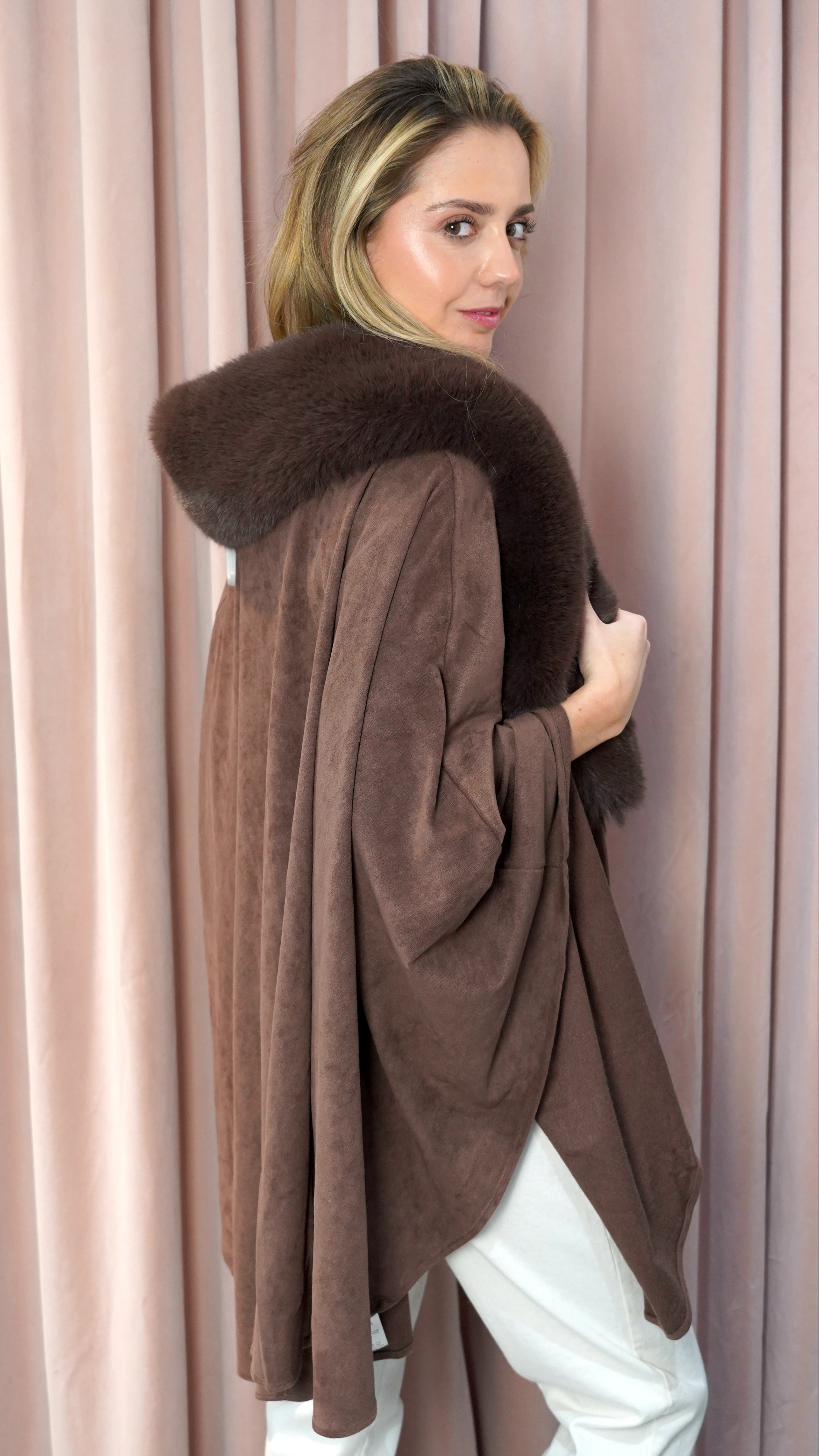 PONCHO ELISA MORO