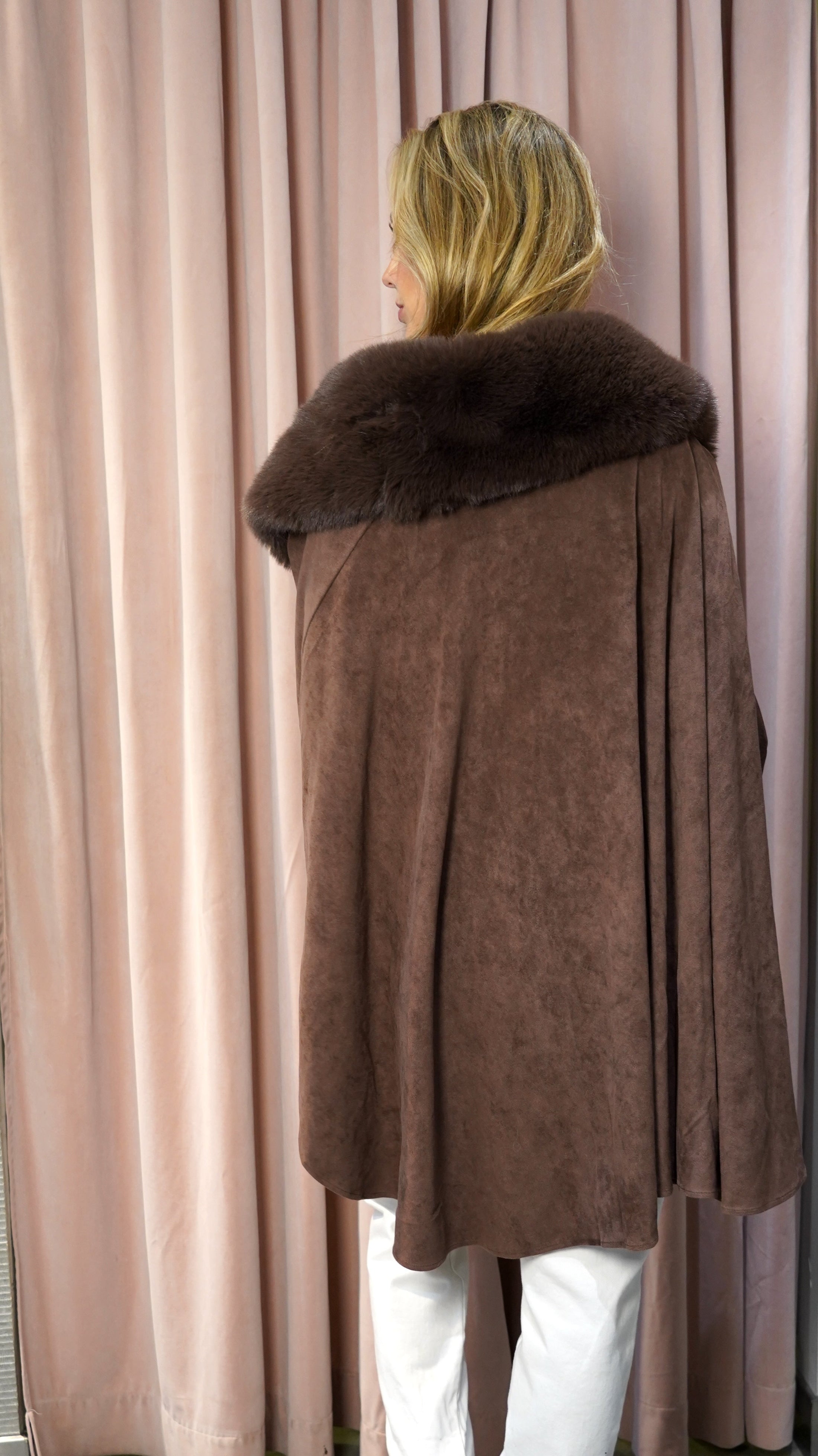 PONCHO ELISA MORO