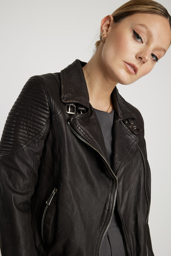 Chaqueta negra Leidiró