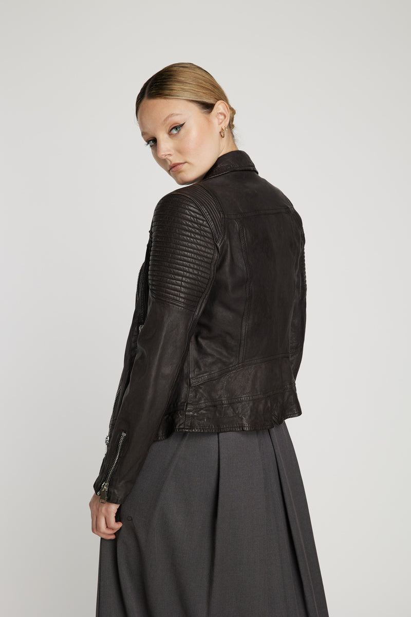 Chaqueta negra Leidiró
